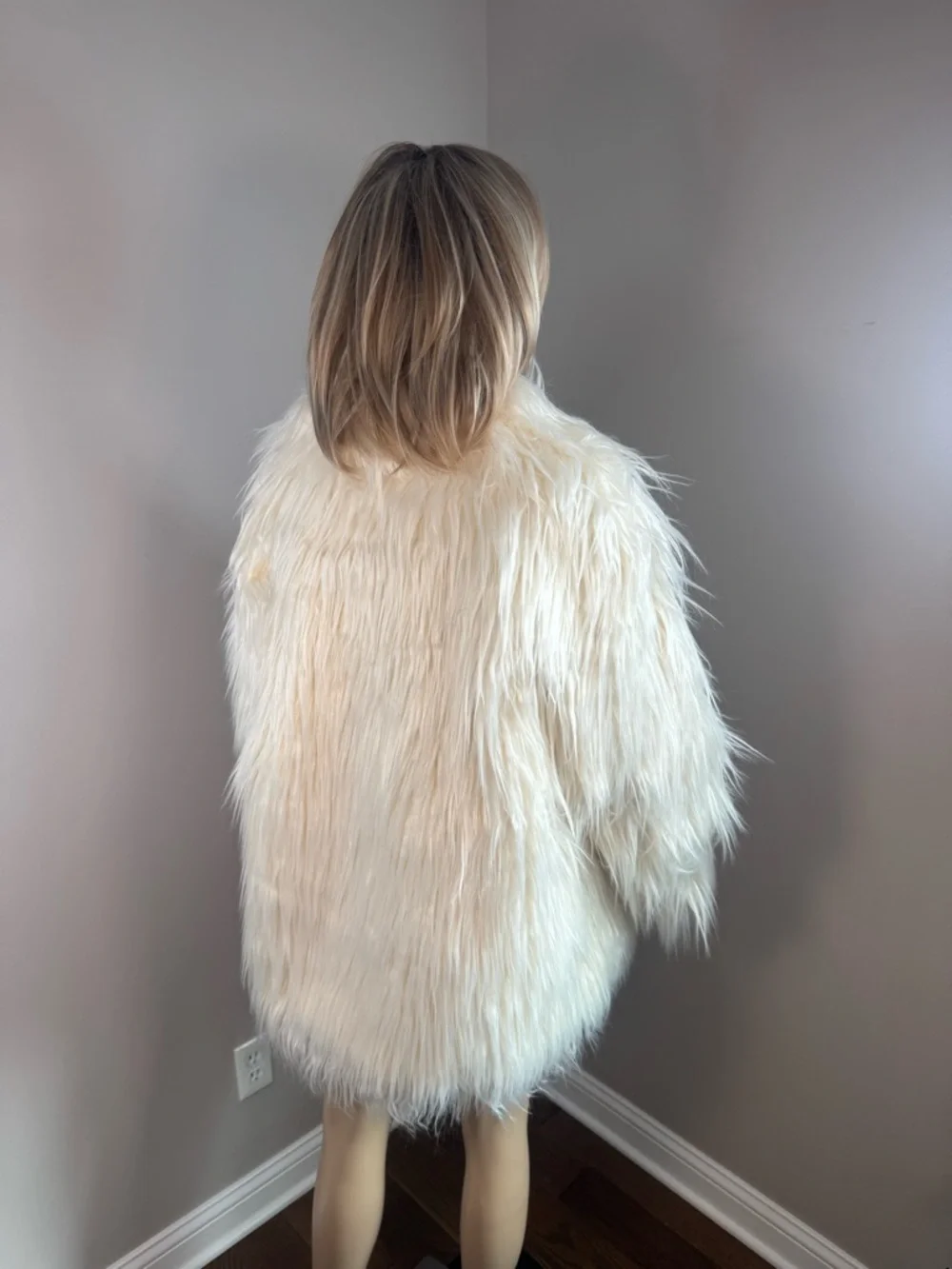 AKIRA Ivory Shag Faux Fur Coat Jacket S/M NWT Glam Festival Winter - Picture 3 of 5